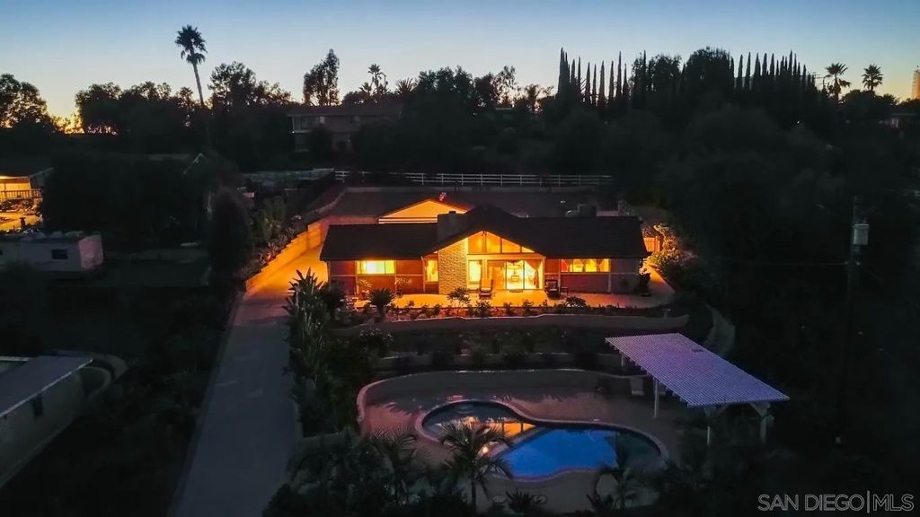 Photo of 732 Hamilton Lane, Fallbrook, CA 92028 (MLS # 250041897)