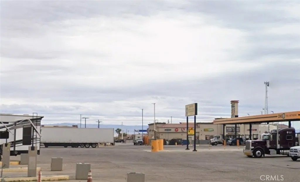 Photo of 2086 Loop Dr, Thermal, CA 92274 (MLS # SW26082882)