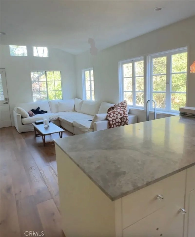 1323 Oakwood