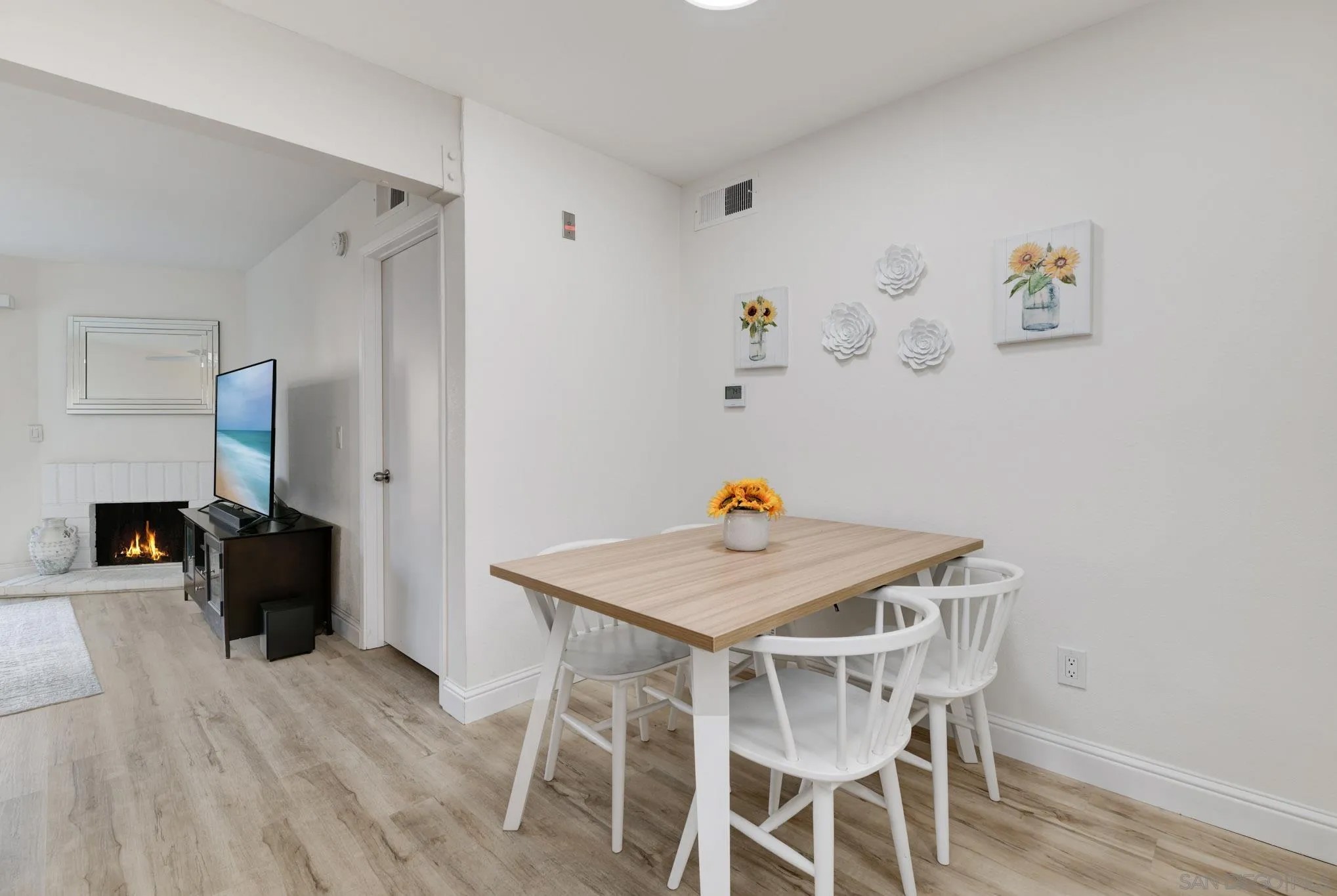 6877 Caminito Mundo 25