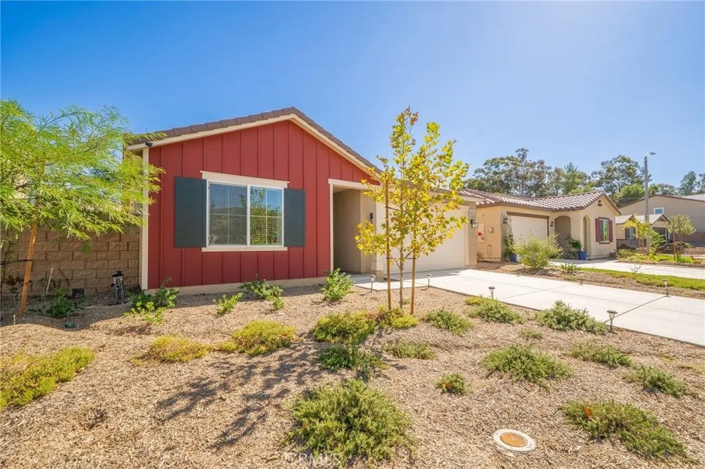 886 Dryden Drive