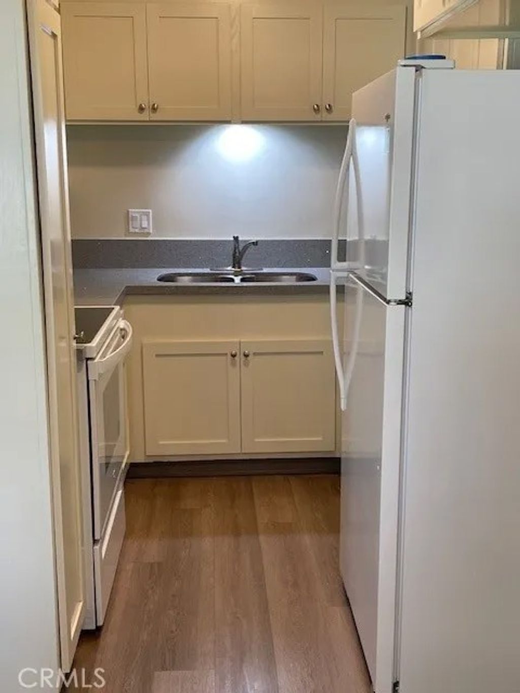 Photo of 545 N Holliston Ave #5, Pasadena, CA 91106 (MLS # AR26053187)