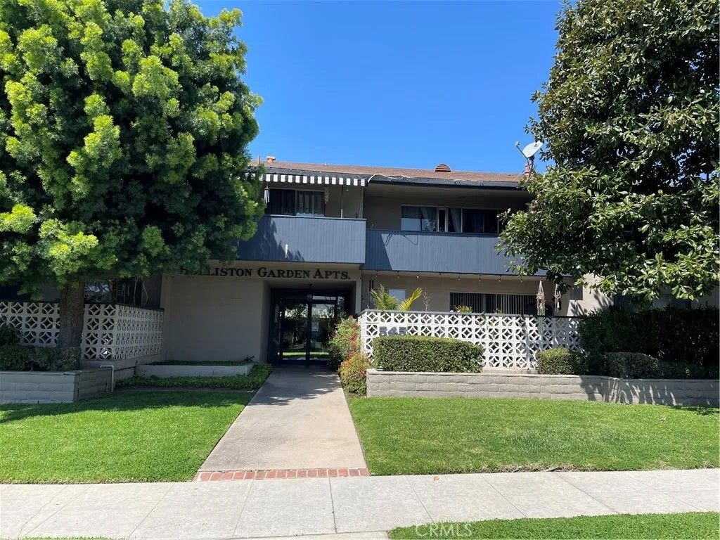 Photo of 545 N Holliston Ave #5, Pasadena, CA 91106 (MLS # AR26053187)