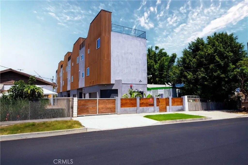 Photo of 1625 W 227 Street, Torrance, CA 90501 (MLS # DW26025952)