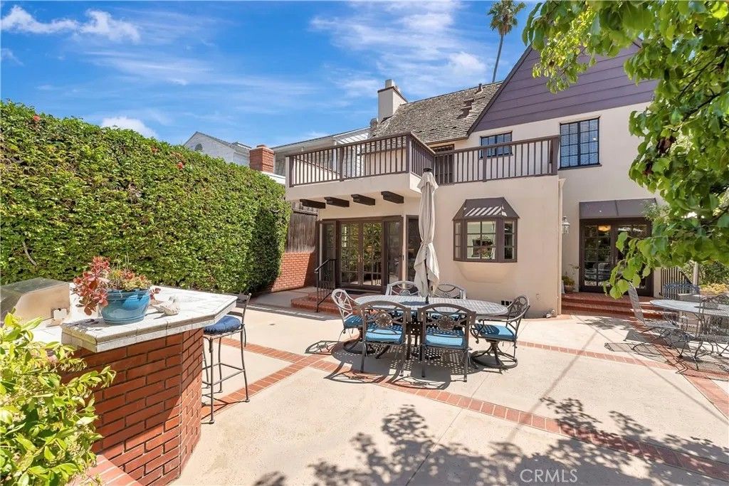 Photo of 259 Argonne Ave, Long Beach, CA 90803 (MLS # PW26088054)