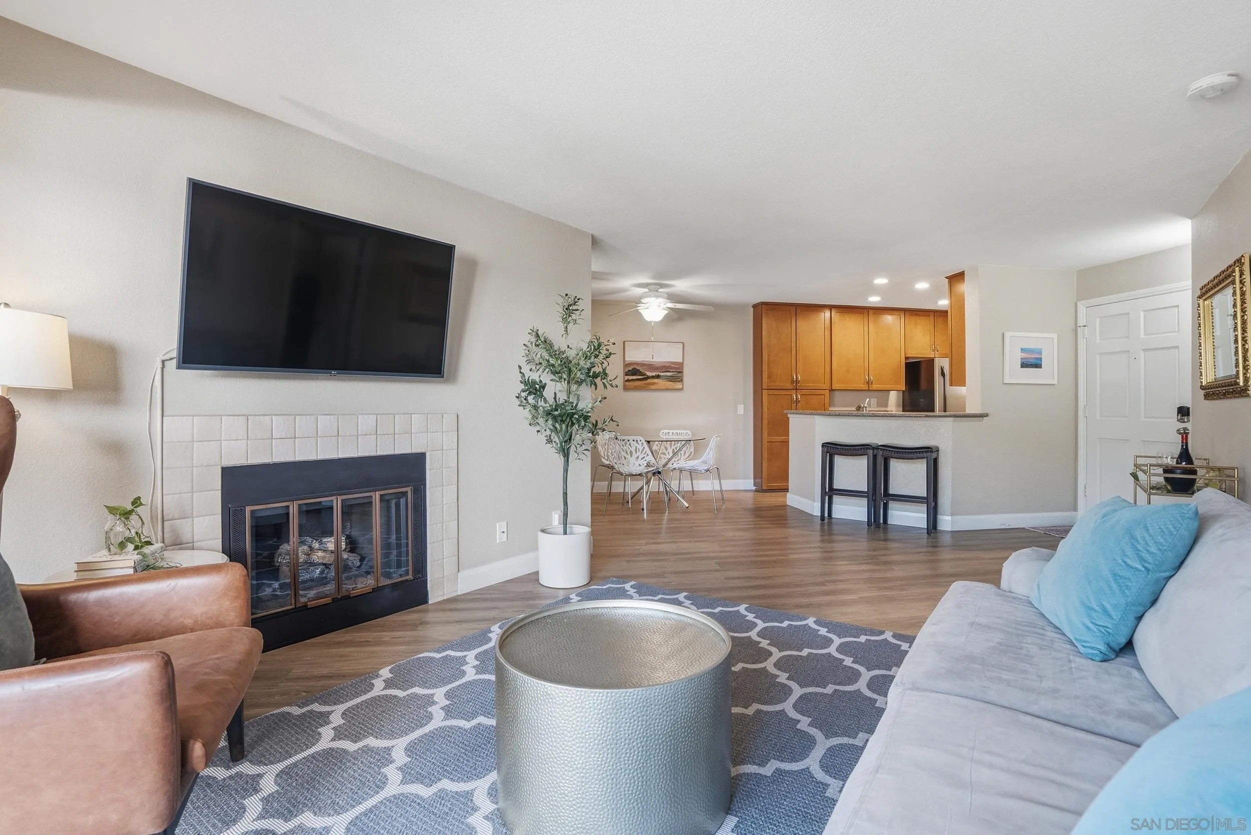7228 Camino Degrazia 275