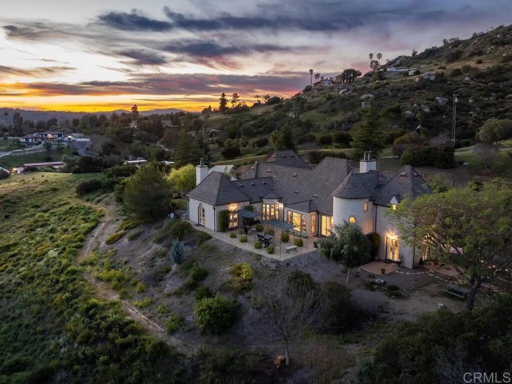 Photo of 31267 Rancho Amigos Rd, Bonsall, CA 92003 (MLS # NDP2602343)