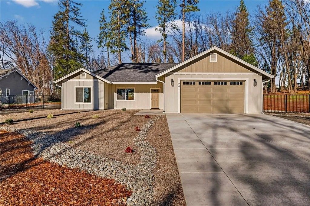Photo of 941 Thomasson Ln, Paradise, CA 95969 (MLS # SN26000441)