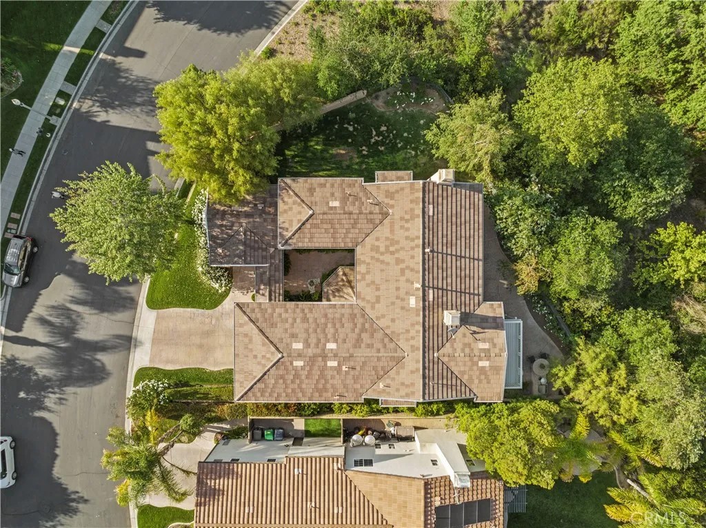 27018 Woodlands Dr