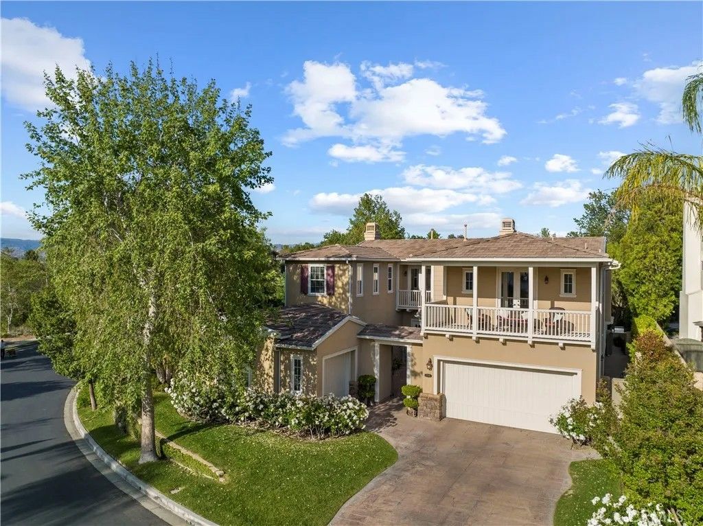 Photo of 27018 Woodlands Dr, Valencia, CA 91355 (MLS # SR26075210)