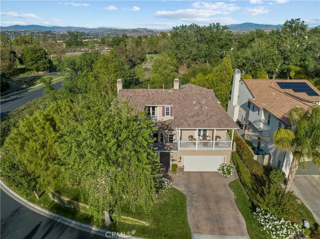 Photo of 27018 Woodlands Dr, Valencia, CA 91355 (MLS # SR26075210)