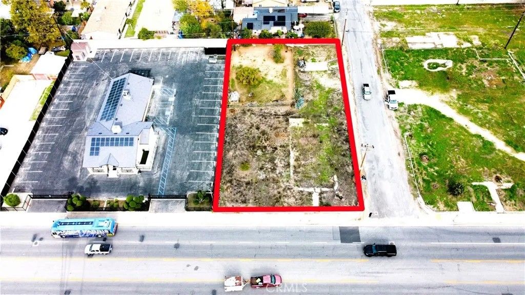 Photo of 1836 Niles St, Bakersfield, CA 93305 (MLS # SR25267653)