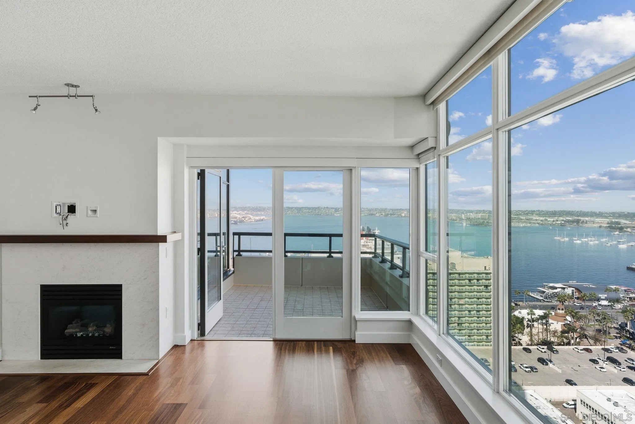 1199 Pacific Hwy 2301