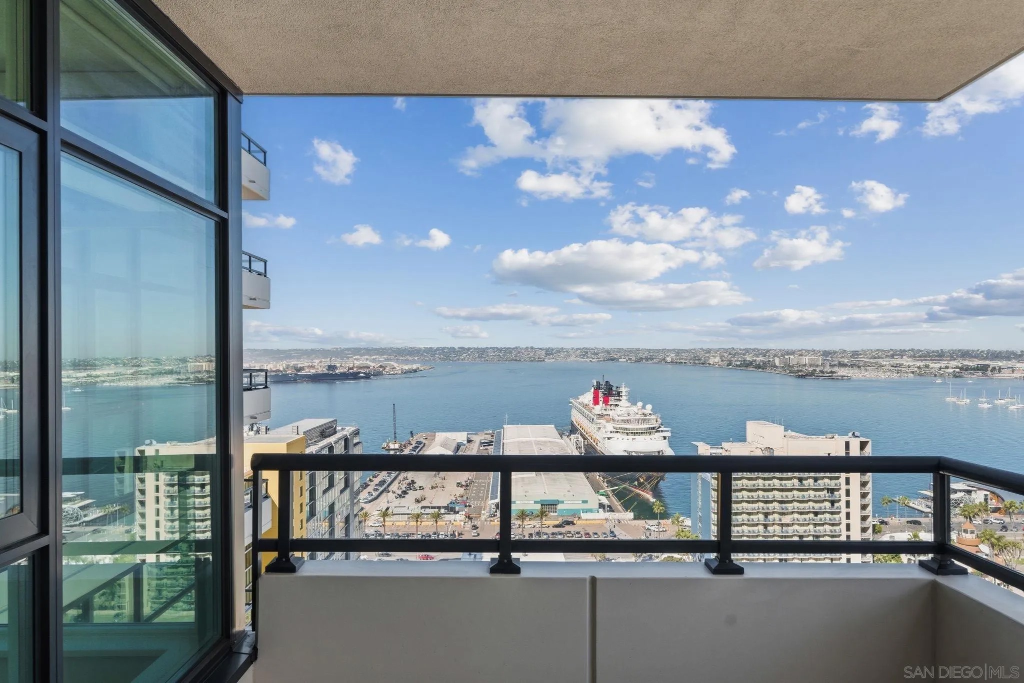 1199 Pacific Hwy 2301