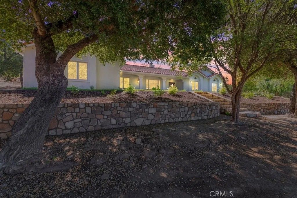 Photo of 40994 Calle Bandido, Murrieta, CA 92562 (MLS # SW25189856)