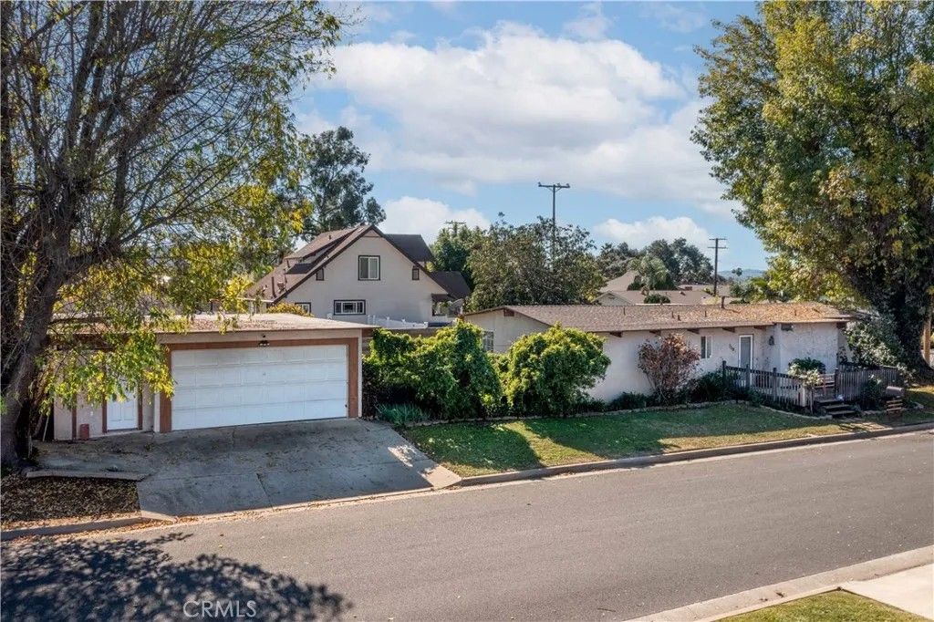 Photo of 708 E Dexter Street, Covina, CA 91723 (MLS # PW26008641)