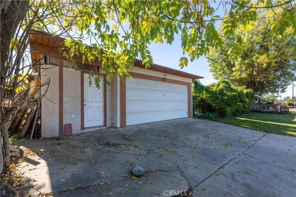 Photo of 708 E Dexter Street, Covina, CA 91723 (MLS # PW26008641)