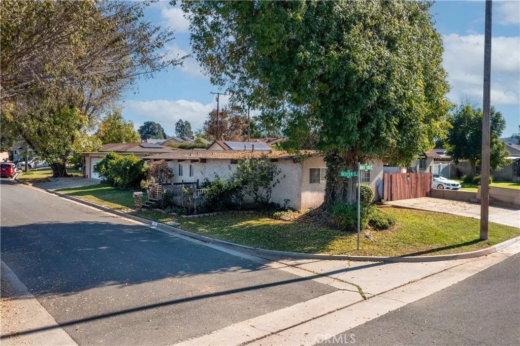 Photo of 708 E Dexter Street, Covina, CA 91723 (MLS # PW26008641)