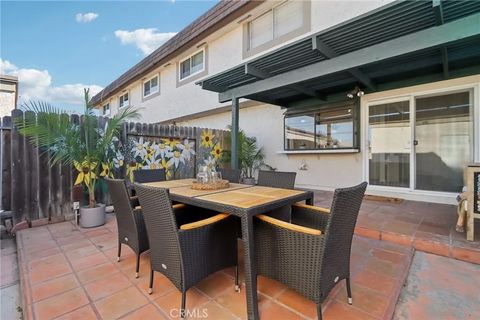 Tiny photo for 5566 Aldershot Walk, Westminster, CA 92683 (MLS # PW25251166)