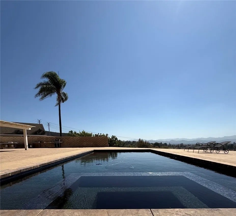 1329 Corte De Primavera