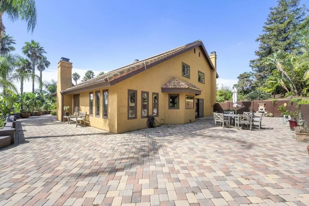 4056 Valle del Sol