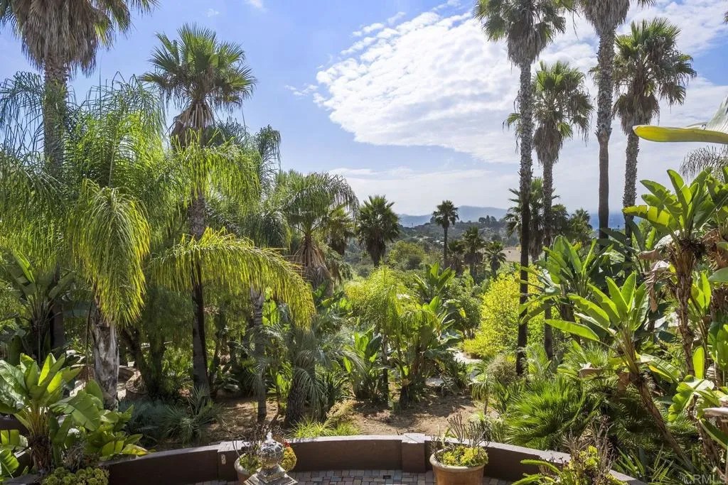 4056 Valle del Sol