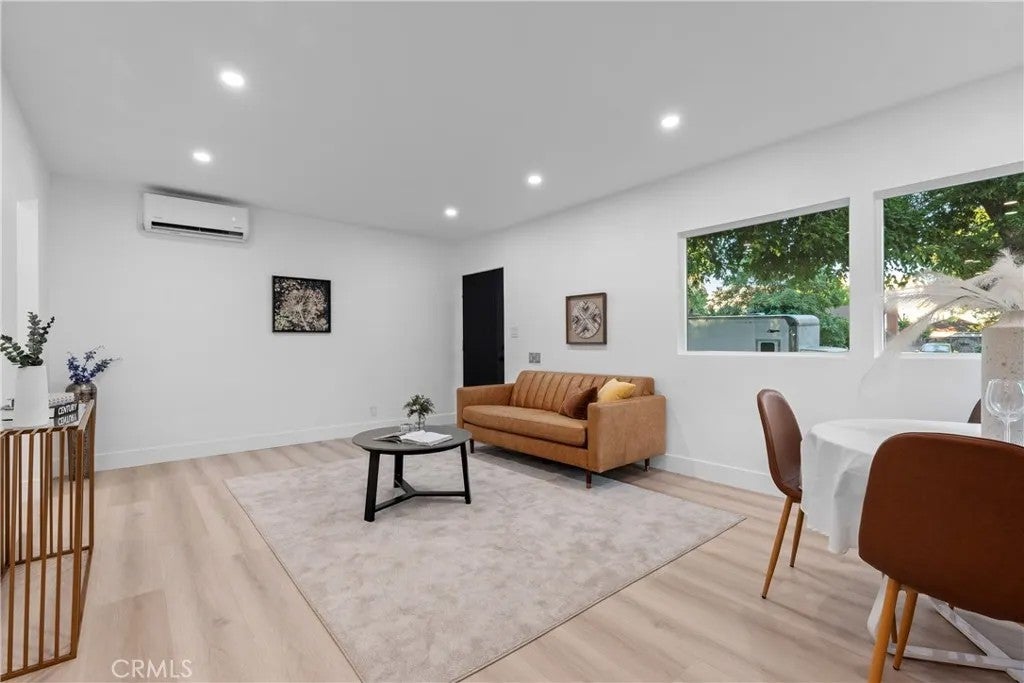 421 W Valencia Avenue