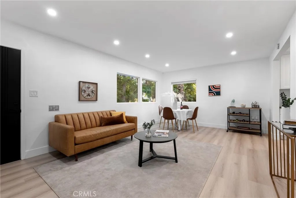 421 W Valencia Avenue