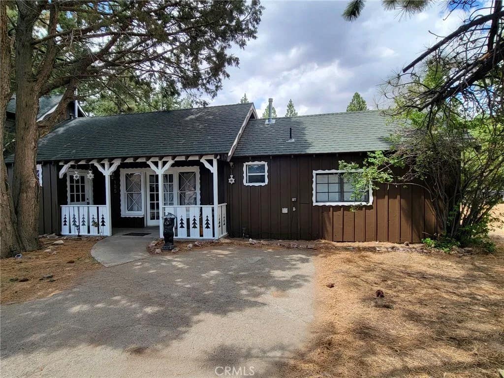 Photo of 155 Coy Ln, Big Bear Lake, CA 92314 (MLS # SW26162683)