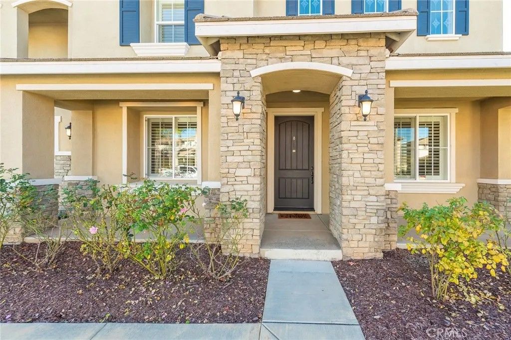 Photo of 32437 Yosemite Ln, Temecula, CA 92592 (MLS # IV25273872)