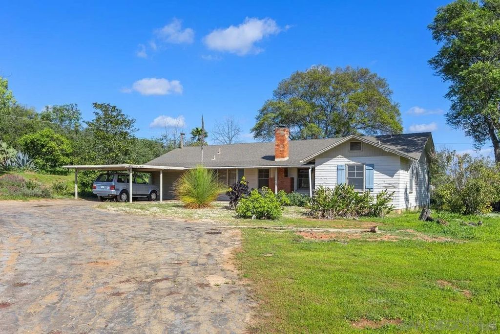 Photo of 1890 Calmin Dr, Fallbrook, CA 92028 (MLS # 260004930)