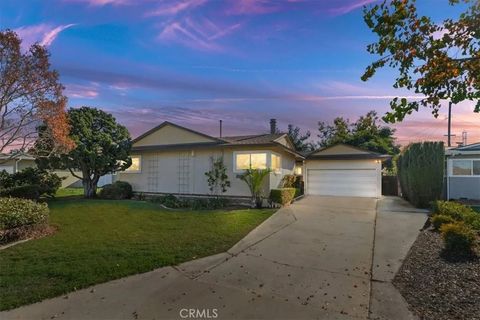 Photo of 2122 W Harle Ave, Anaheim, CA 92804 (MLS # IV25274802)