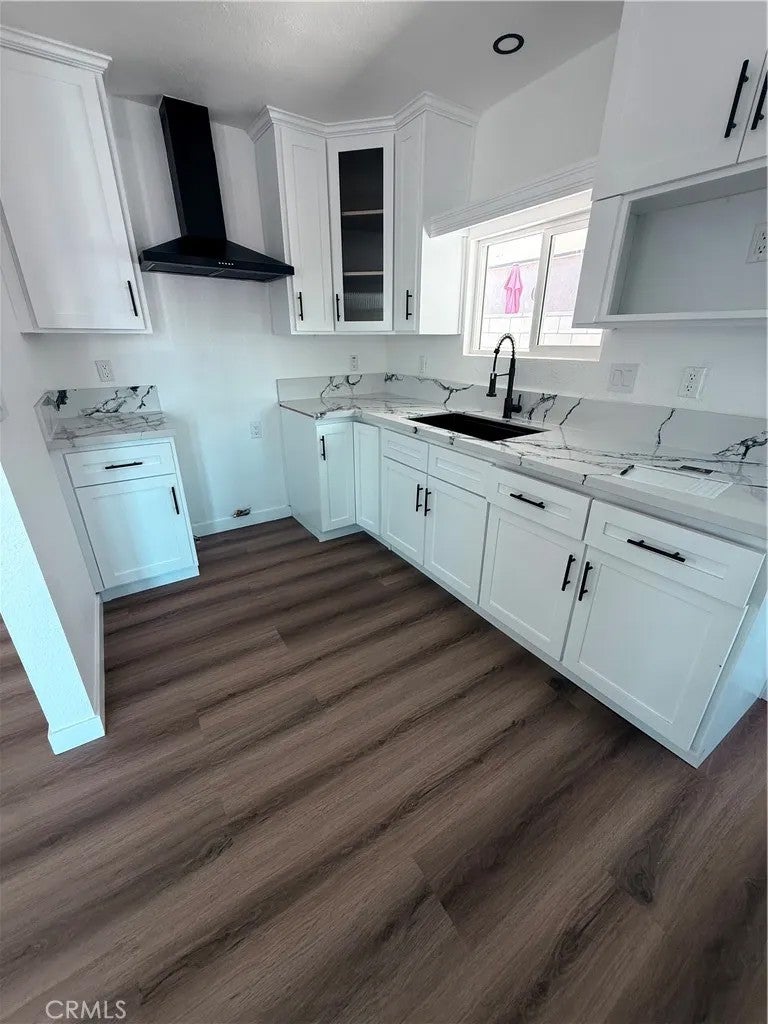 4956 E San Carlos