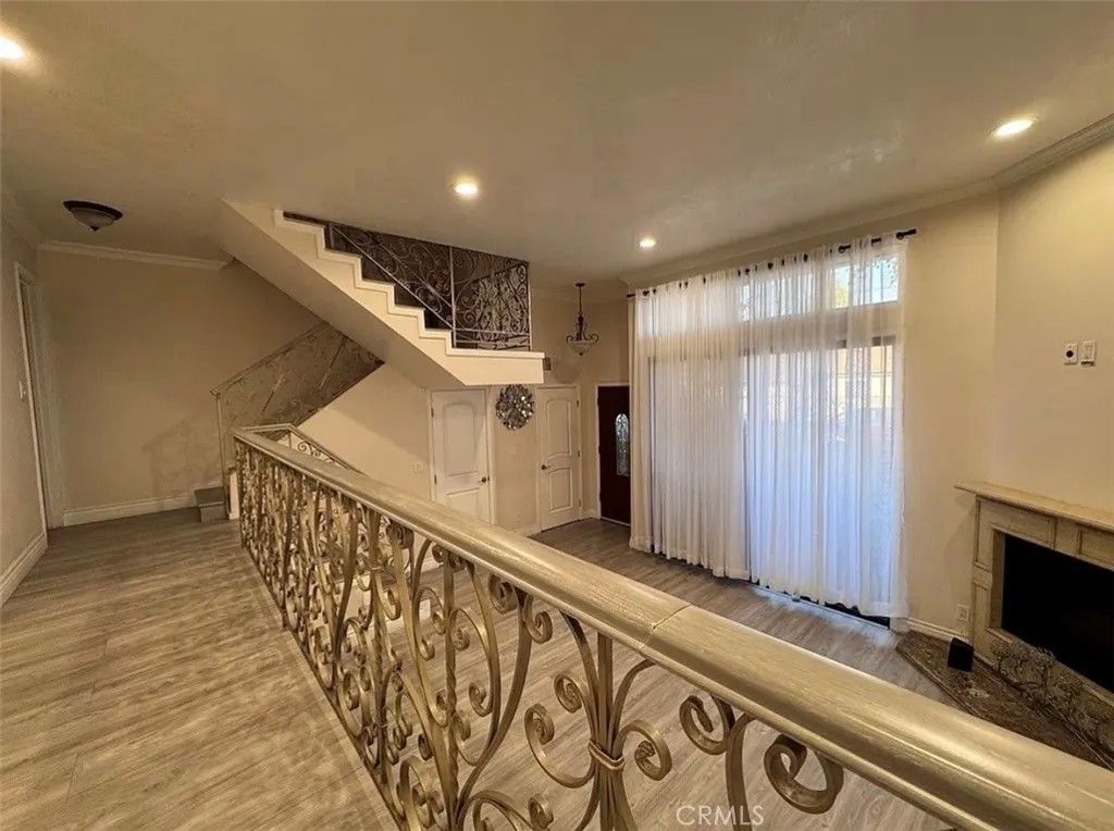 Photo of 13243 Vanowen St #5, North Hollywood, CA 91605 (MLS # SR26038726)