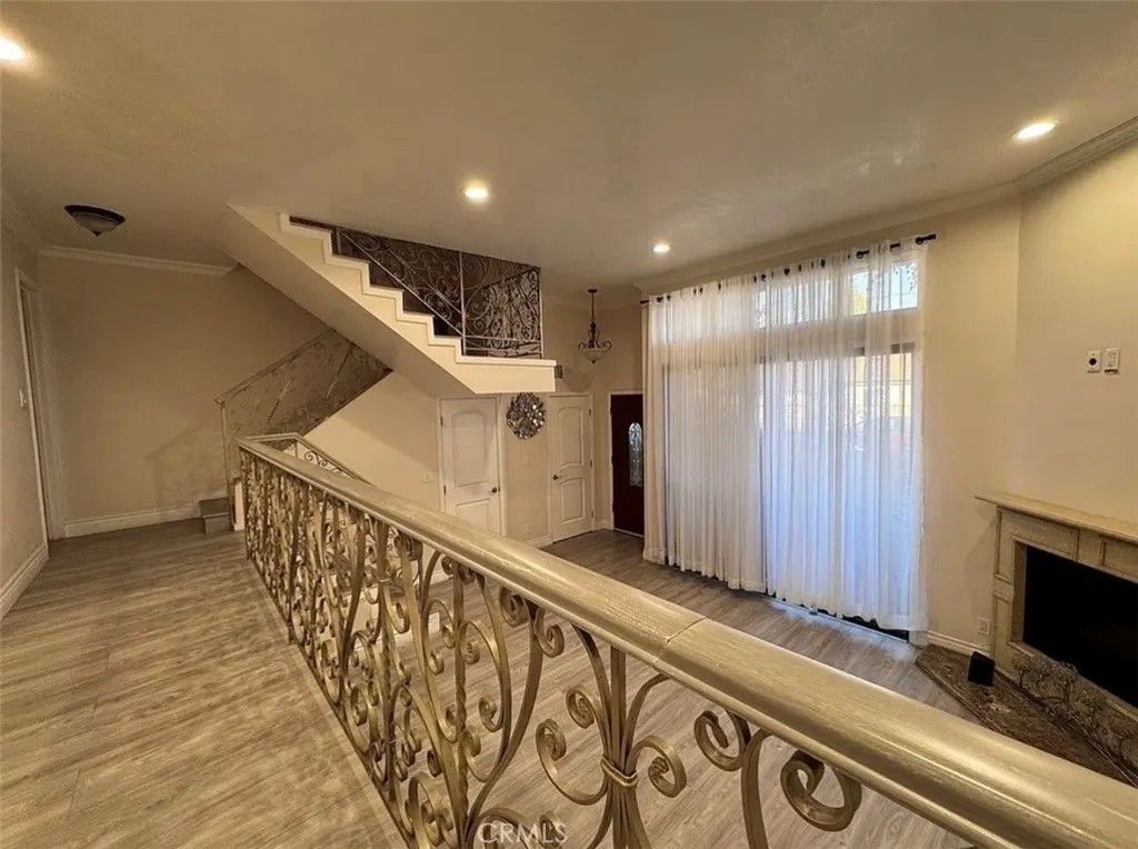 Photo of 13243 Vanowen St #5, North Hollywood, CA 91605 (MLS # SR26038726)