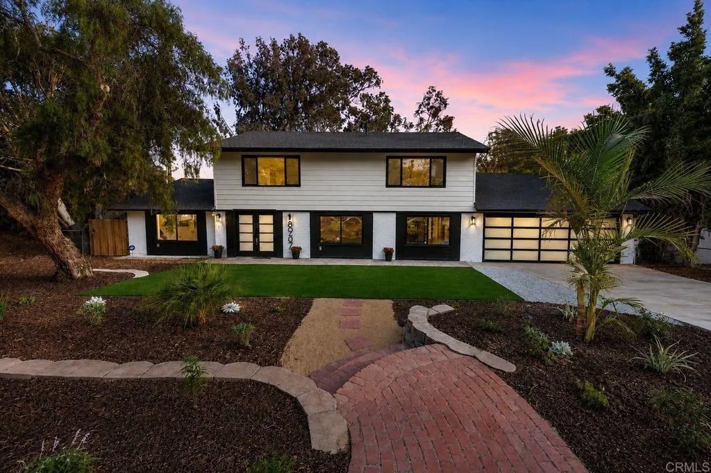 8907 Mariposa Street