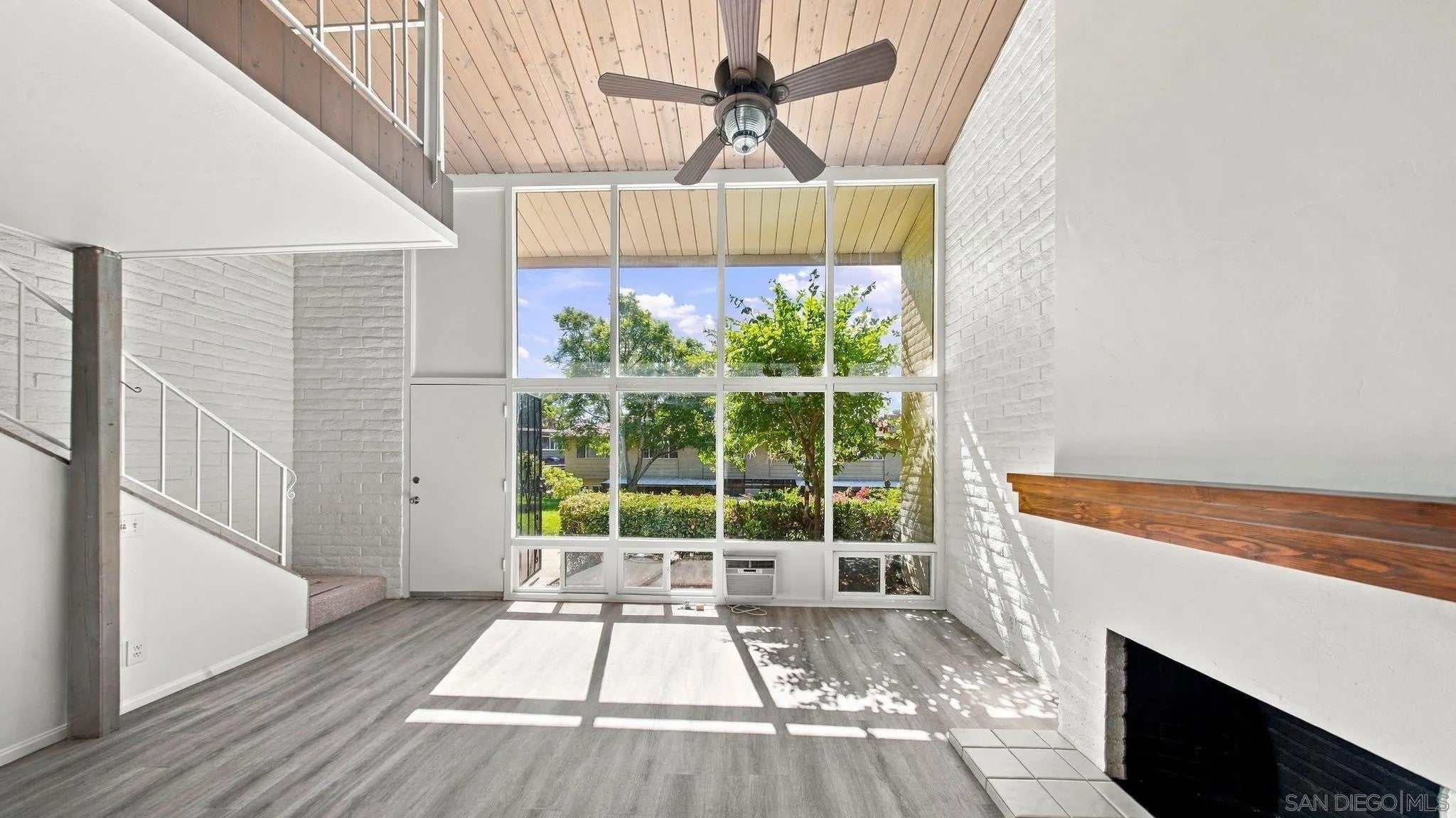 5750 Amaya Dr 33