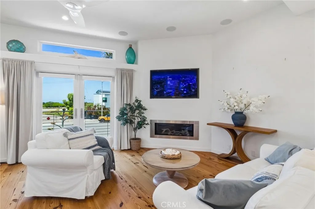 6512 Surfside Lane