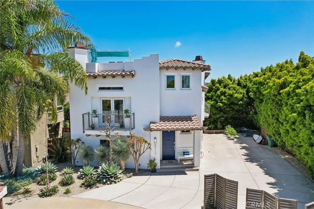 6512 Surfside Lane