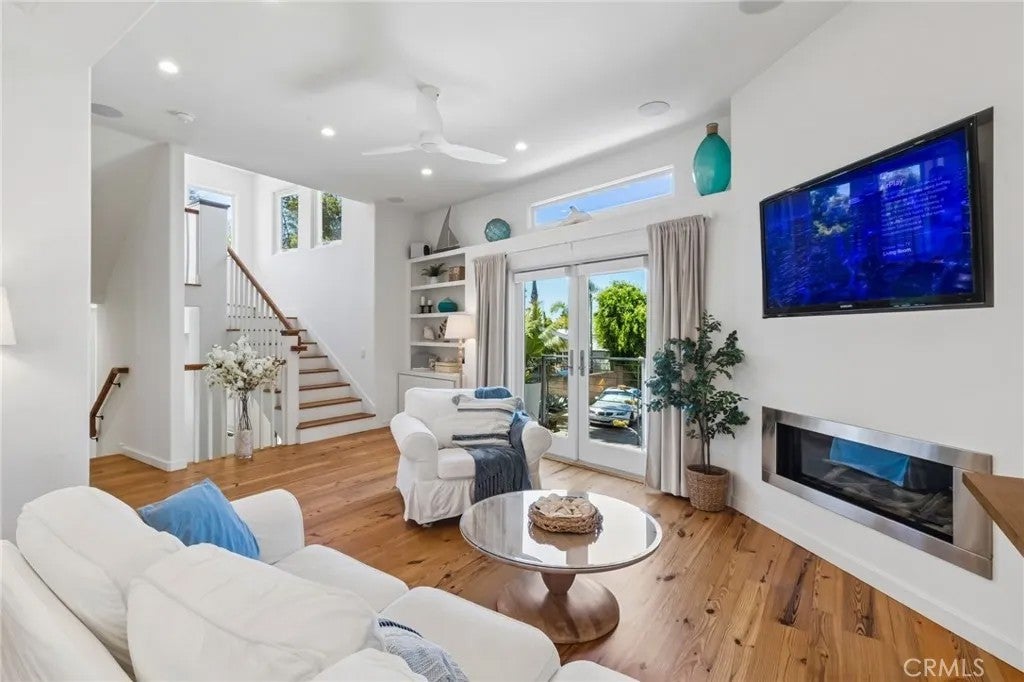 6512 Surfside Lane