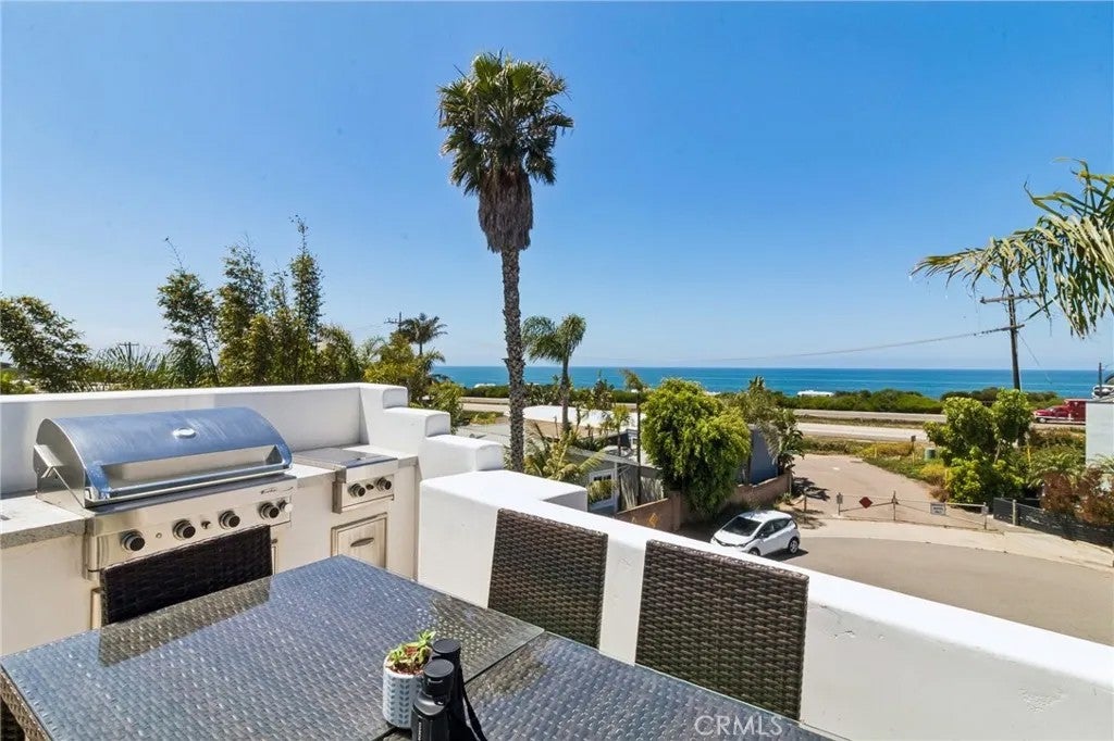 6512 Surfside Lane