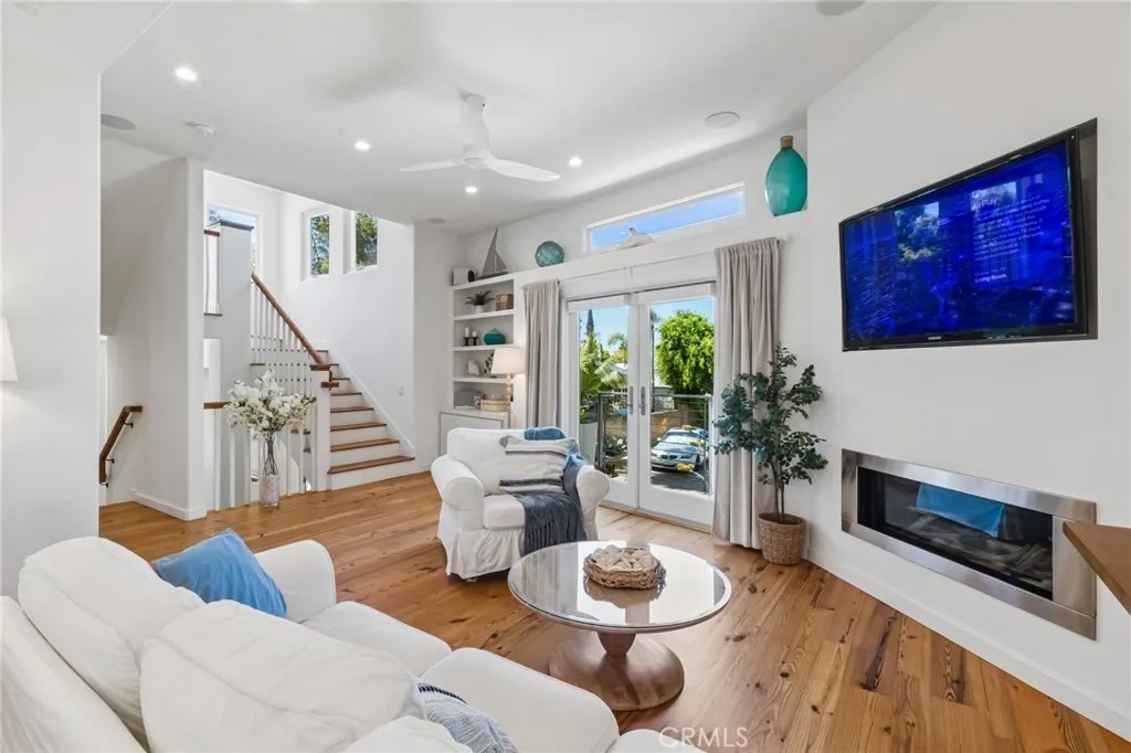 6512 Surfside Lane