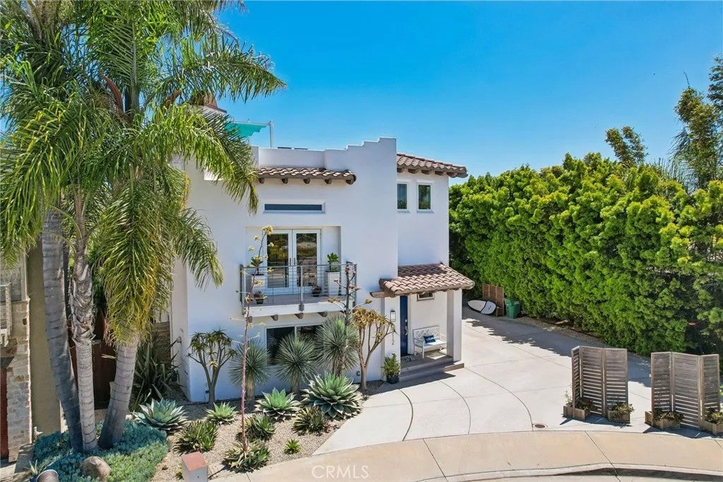 6512 Surfside Lane