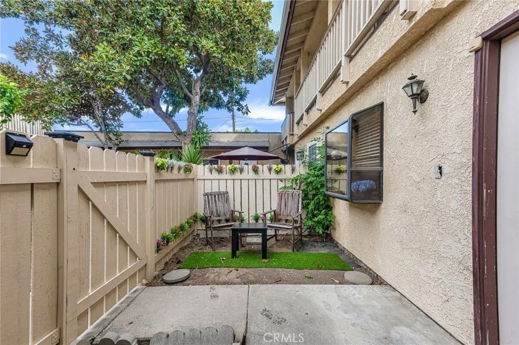 Photo of 8060 Canby Avenue #2, Reseda, CA 91335 (MLS # SR25267351)