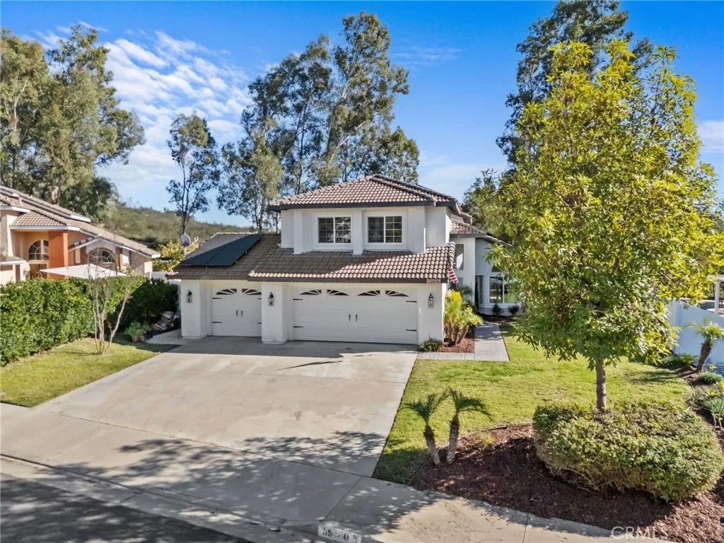 Photo of 39440 Countryside Ln, Murrieta, CA 92562 (MLS # SW26013455)