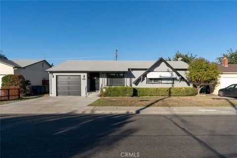 Photo of 941 Granada Cir, Los Banos, CA 93635 (MLS # FR25245298)
