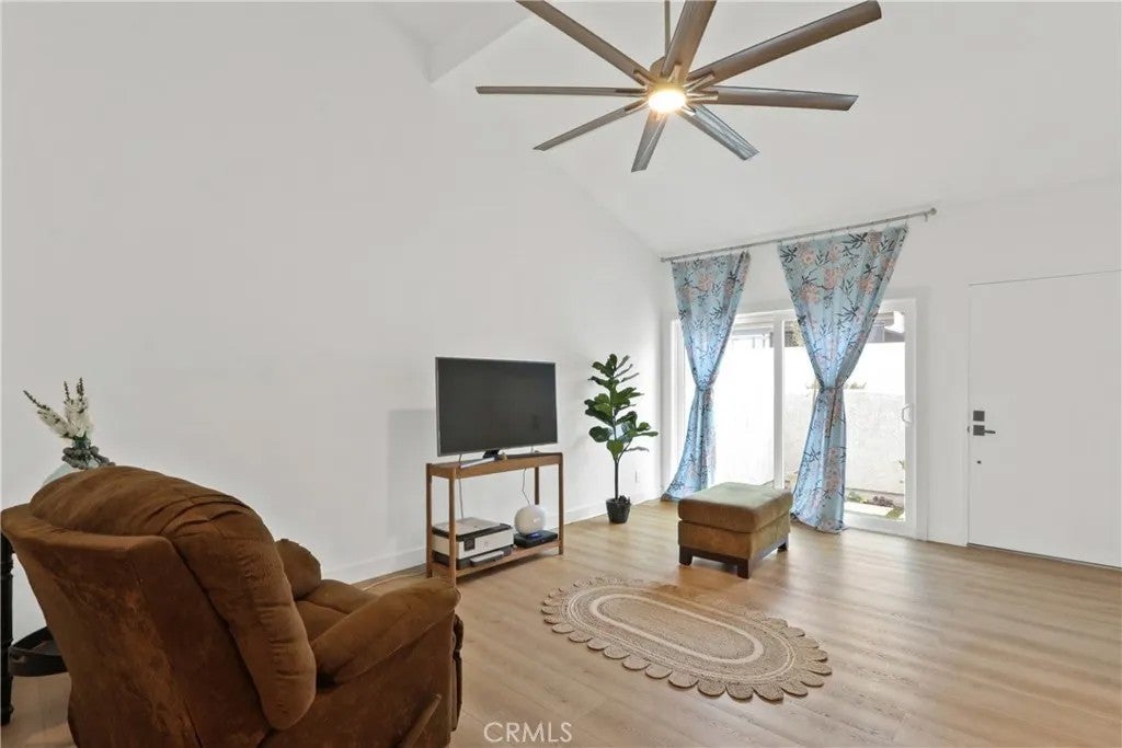 820 W 232nd