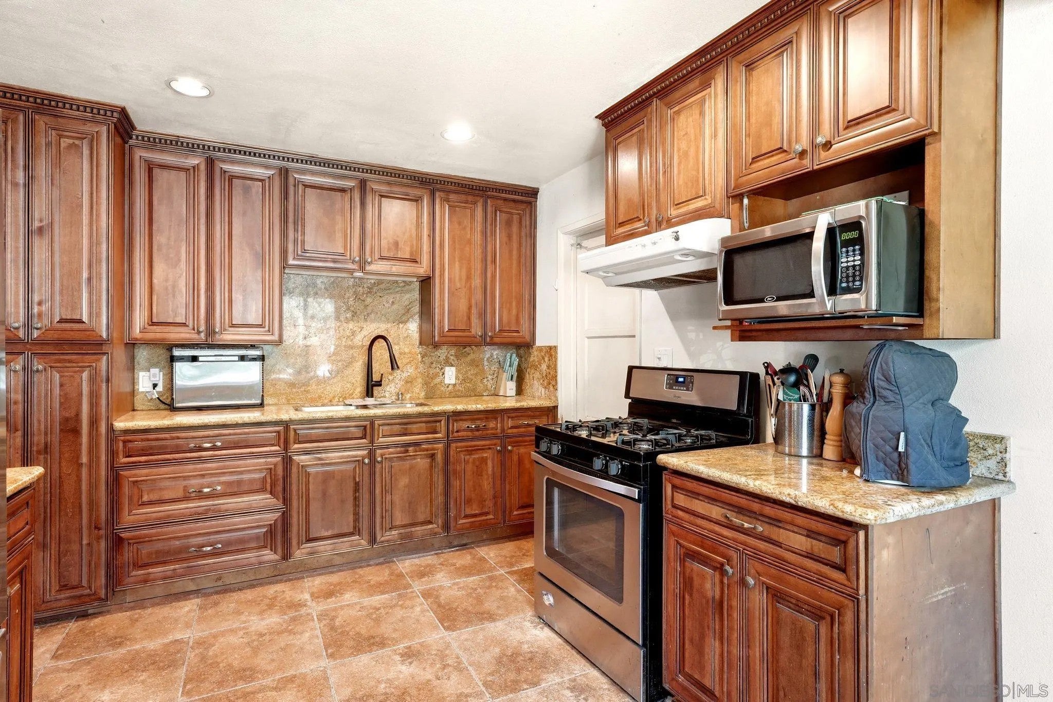 6020 Streamview Dr