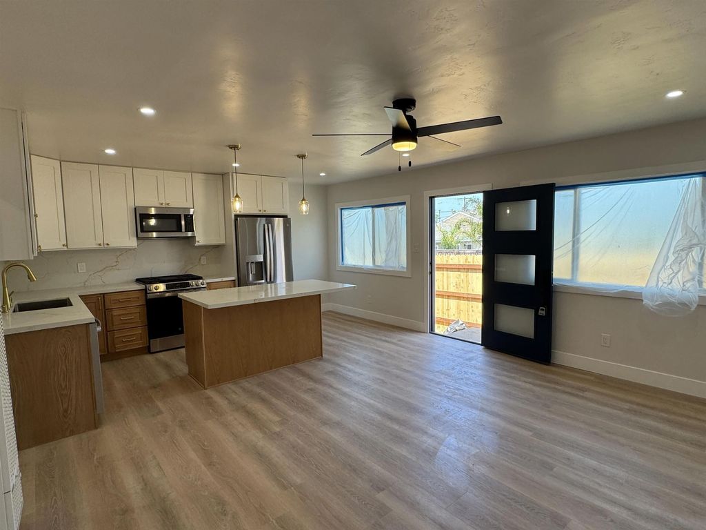 Photo of 823 Georgia St, Imperial Beach, CA 91932 (MLS # 250038642)