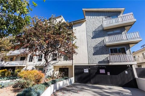 Tiny photo for 3734 S Canfield Ave, Los Angeles, CA 90034 (MLS # SB25273689)